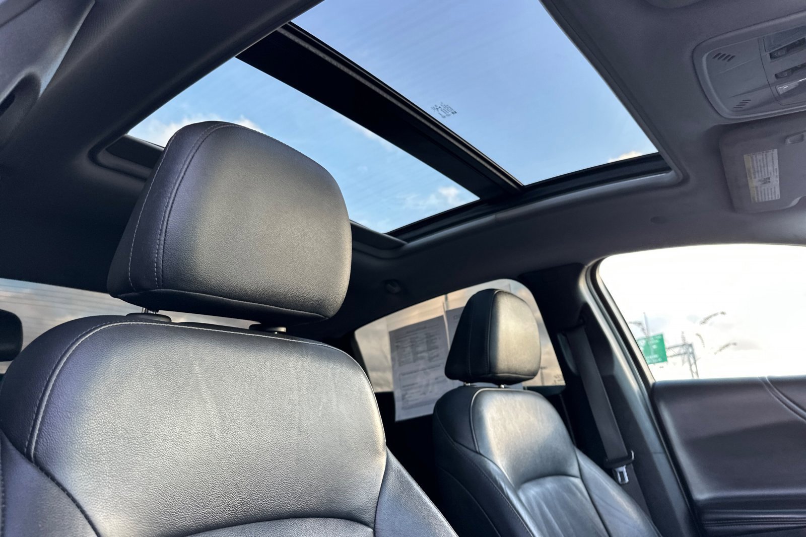 Used 2019 Chevrolet Malibu Hybrid w/ Leather Package image 17