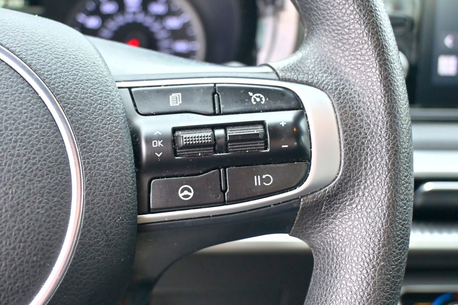 Used 2023 Kia K5 LXS image 27