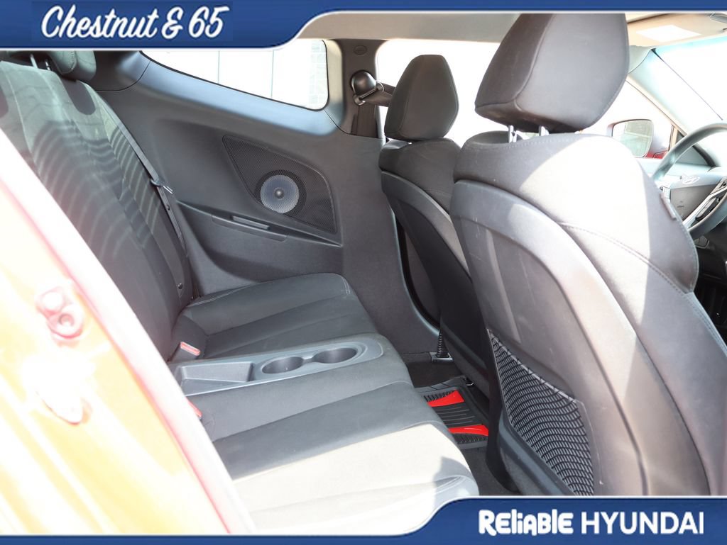 Used 2016 Hyundai Veloster FWD image 13