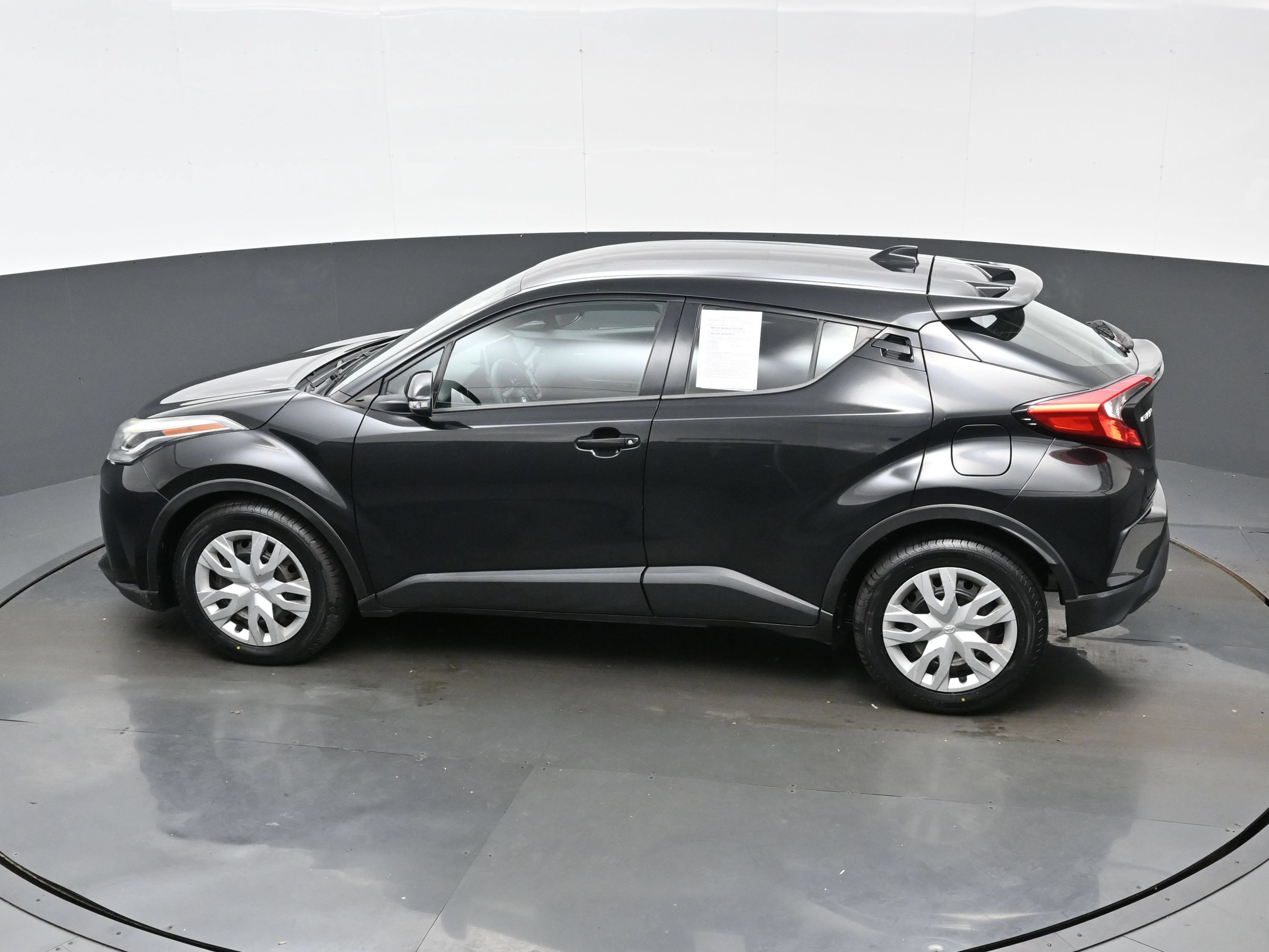 Used 2021 Toyota C-HR LE FWD image 35