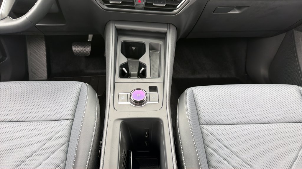 New 2026 Volkswagen Tiguan SE FWD image 19