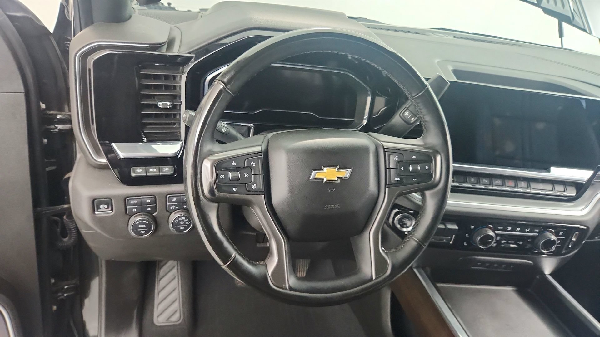 Used 2025 Chevrolet Silverado 2500 High Country w/ High Country Premium Package AWD/4WD image 18
