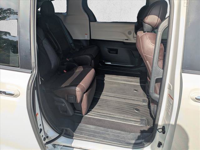 Used 2021 Toyota Sienna Platinum FWD image 18