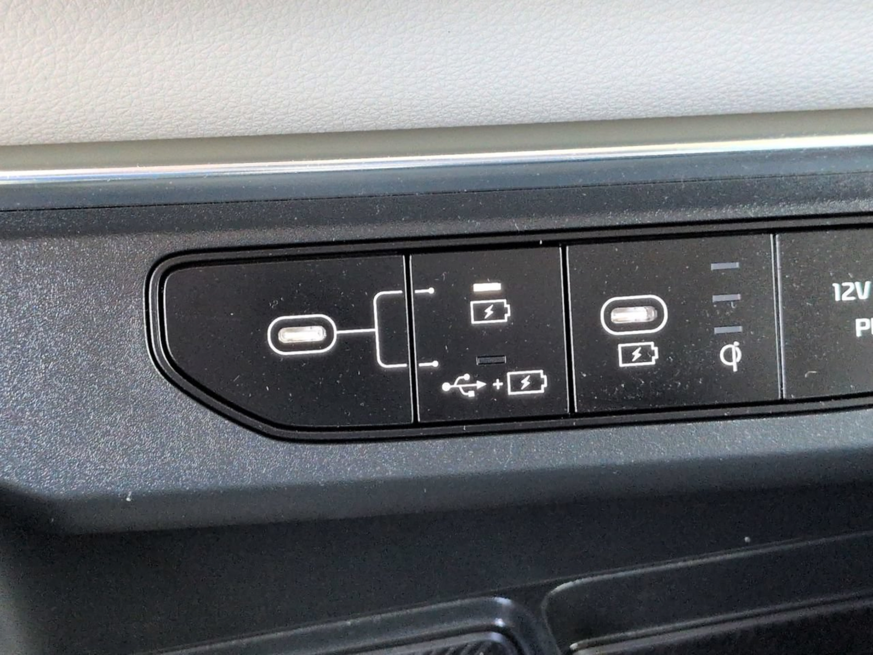Certified 2025 Kia Carnival SX w/ SX Dark Edition Package FWD image 30