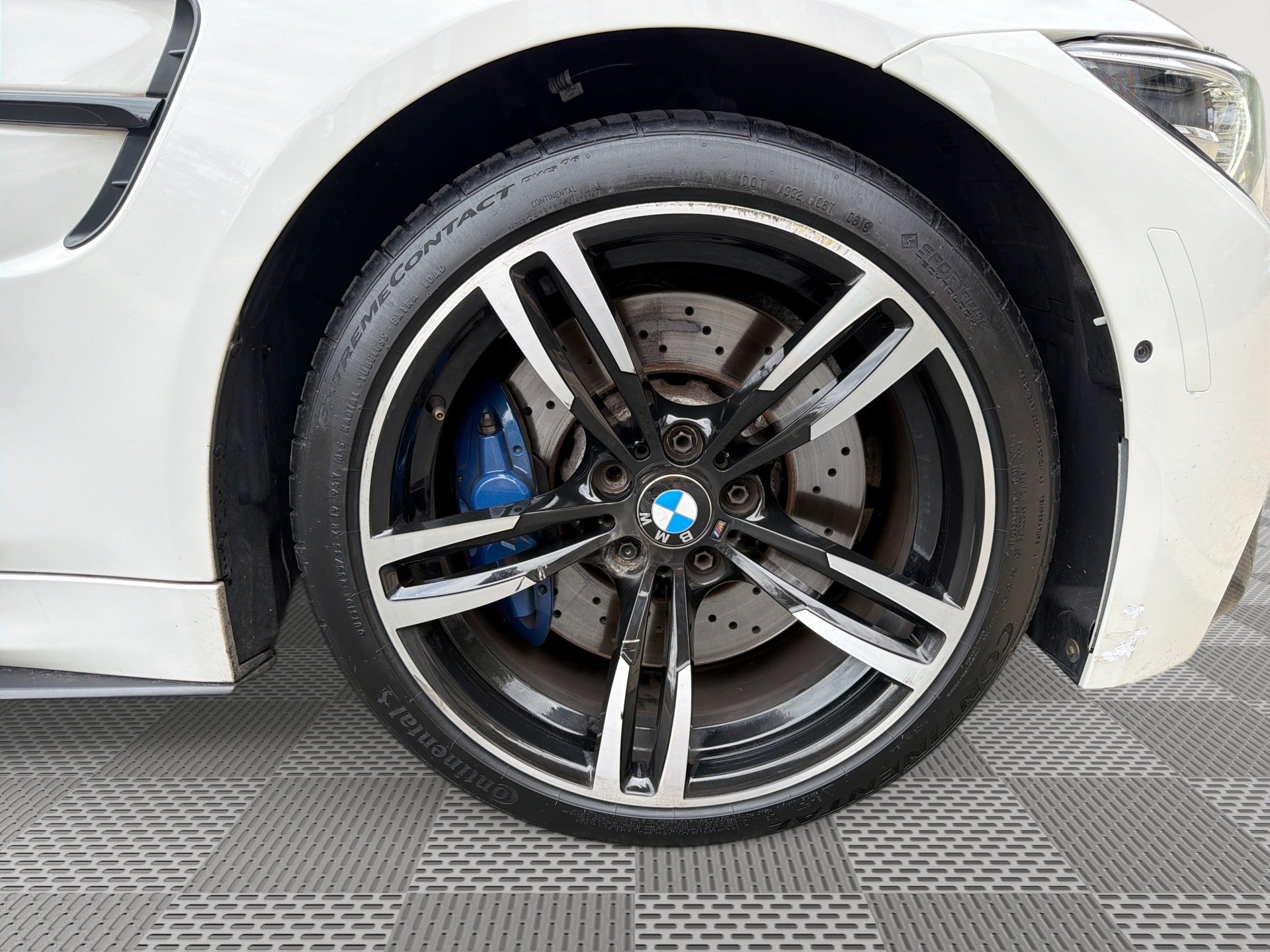 Used 2018 BMW M4 Coupe w/ Ultimate Package RWD image 31