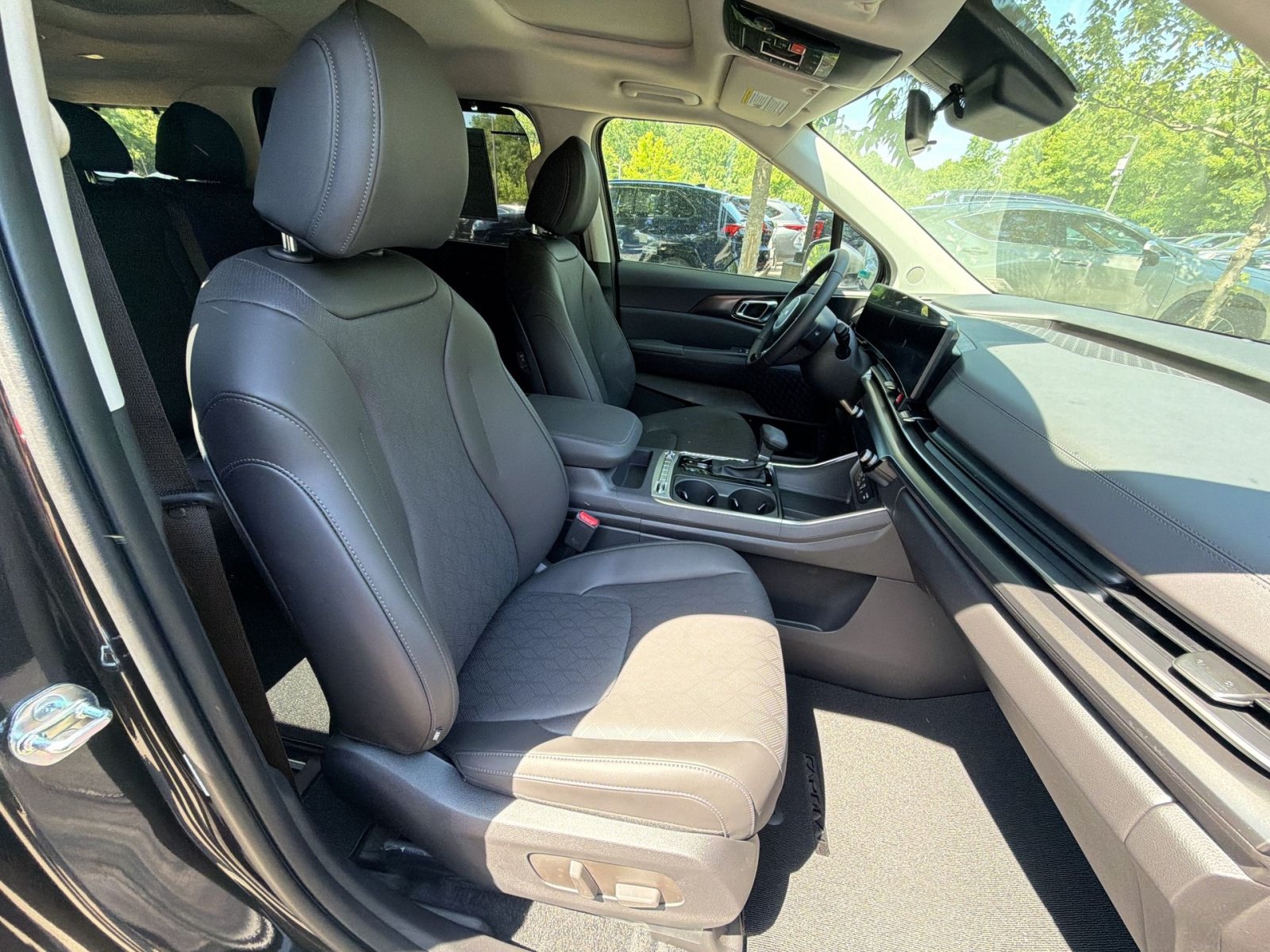 New 2026 Kia Carnival SX w/ SX Dark Edition Package FWD image 26