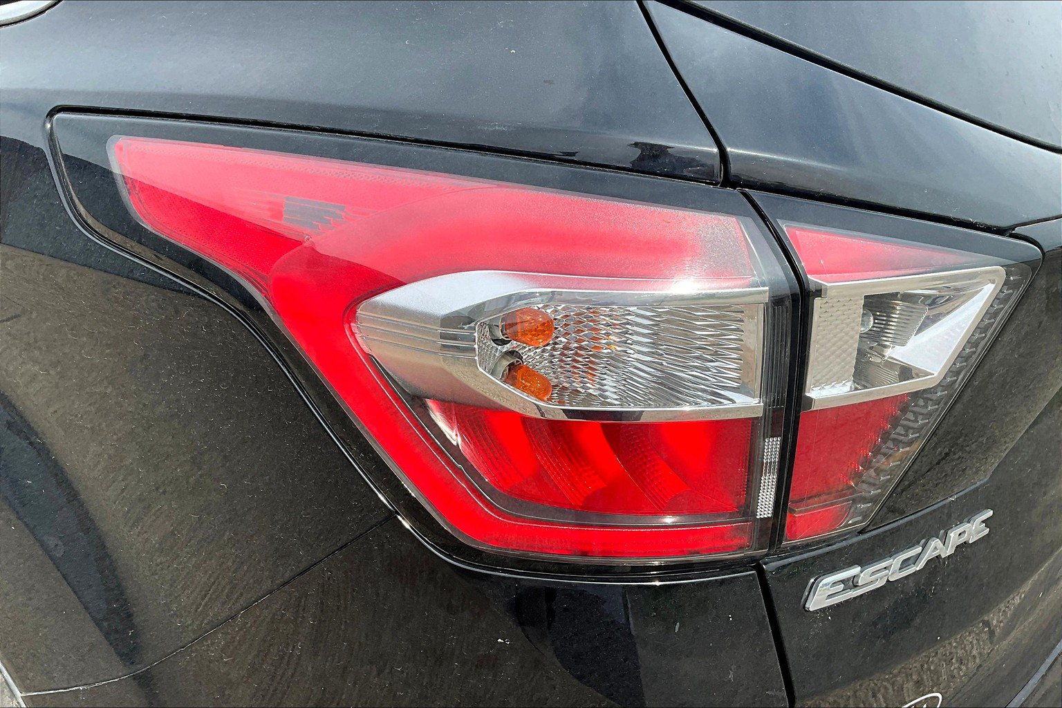 Used 2018 Ford Escape SE w/ SE Sync 3 Package FWD image 28