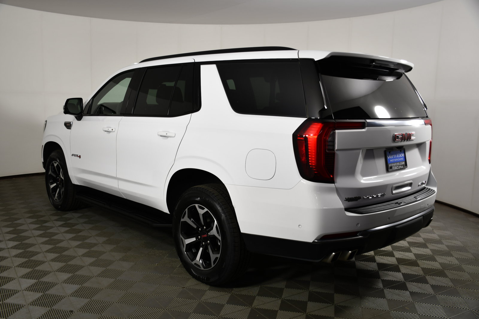 Used 2025 GMC Yukon AT4 AWD/4WD image 8
