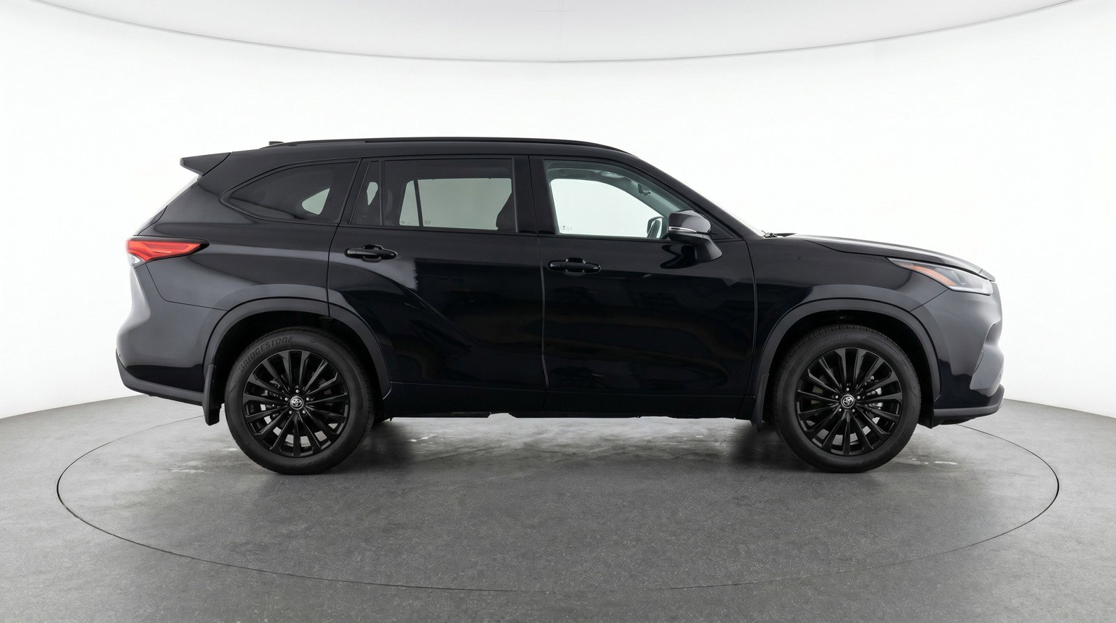 Used 2025 Toyota Highlander XSE AWD/4WD image 11