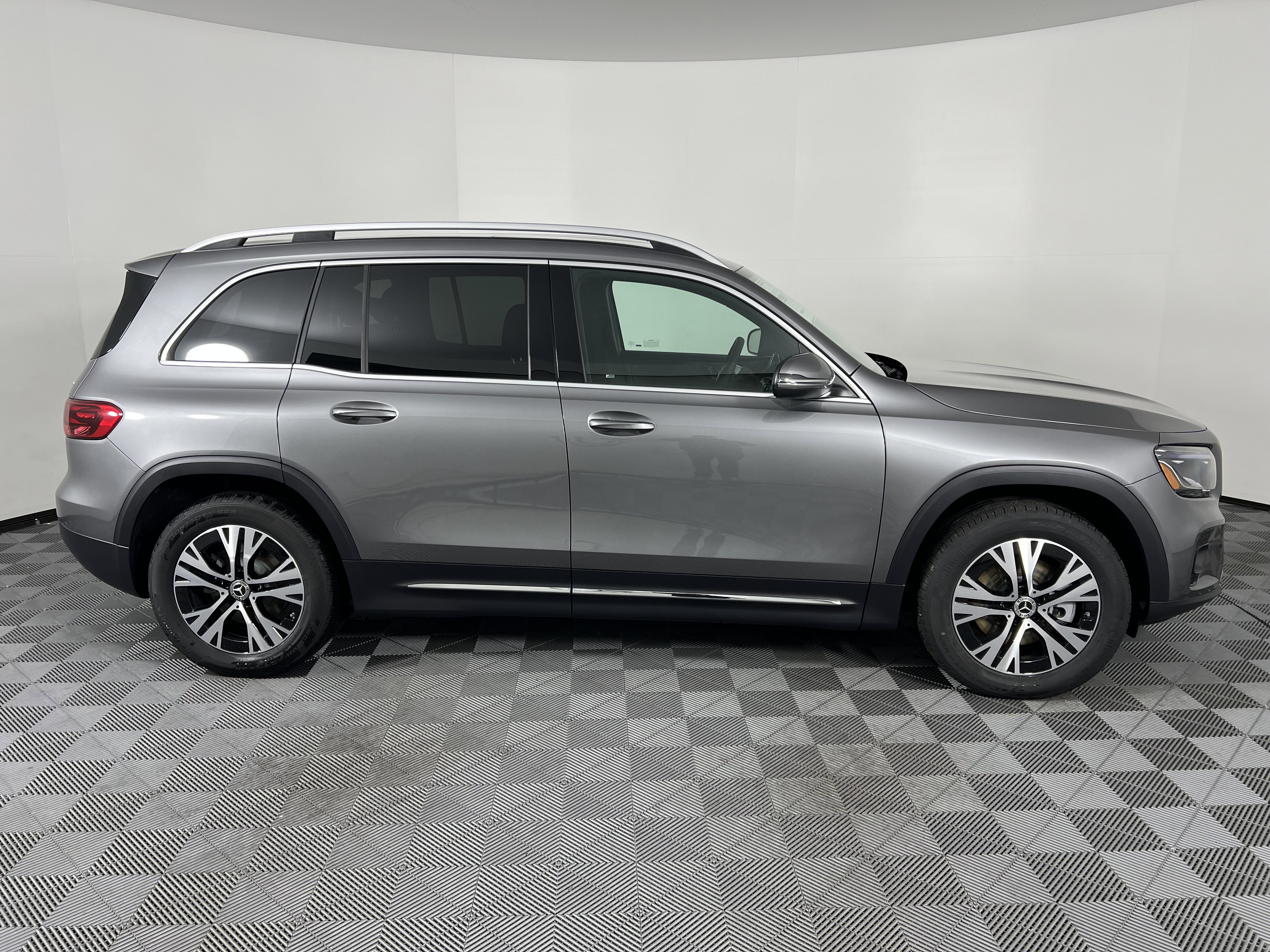 New 2026 Mercedes-Benz GLB 250 4MATIC image 14