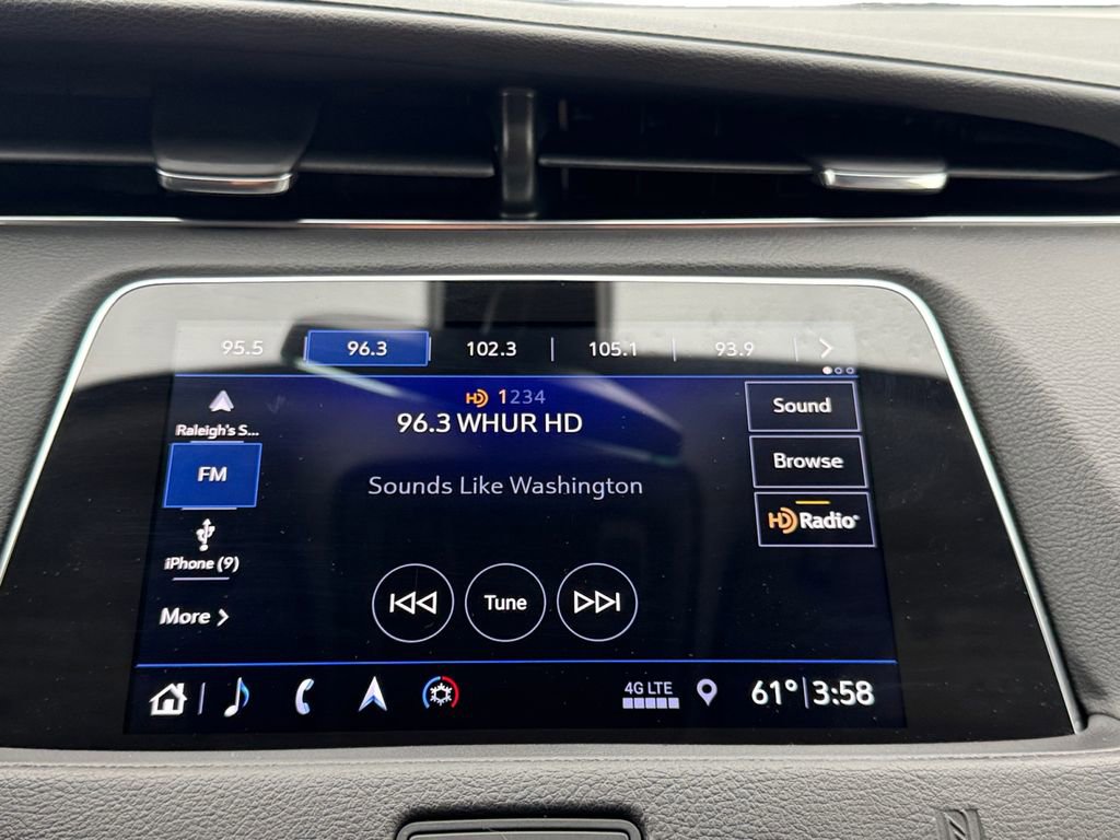 Used 2019 Cadillac XT4 Luxury w/ Cold Weather Package image 14