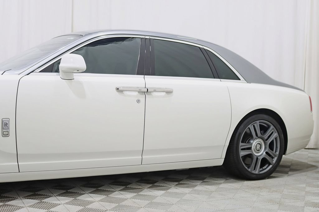 Used 2016 Rolls-Royce Ghost RWD image 3