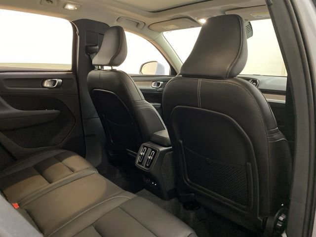 Used 2025 Volvo XC40 B5 Core AWD/4WD image 23