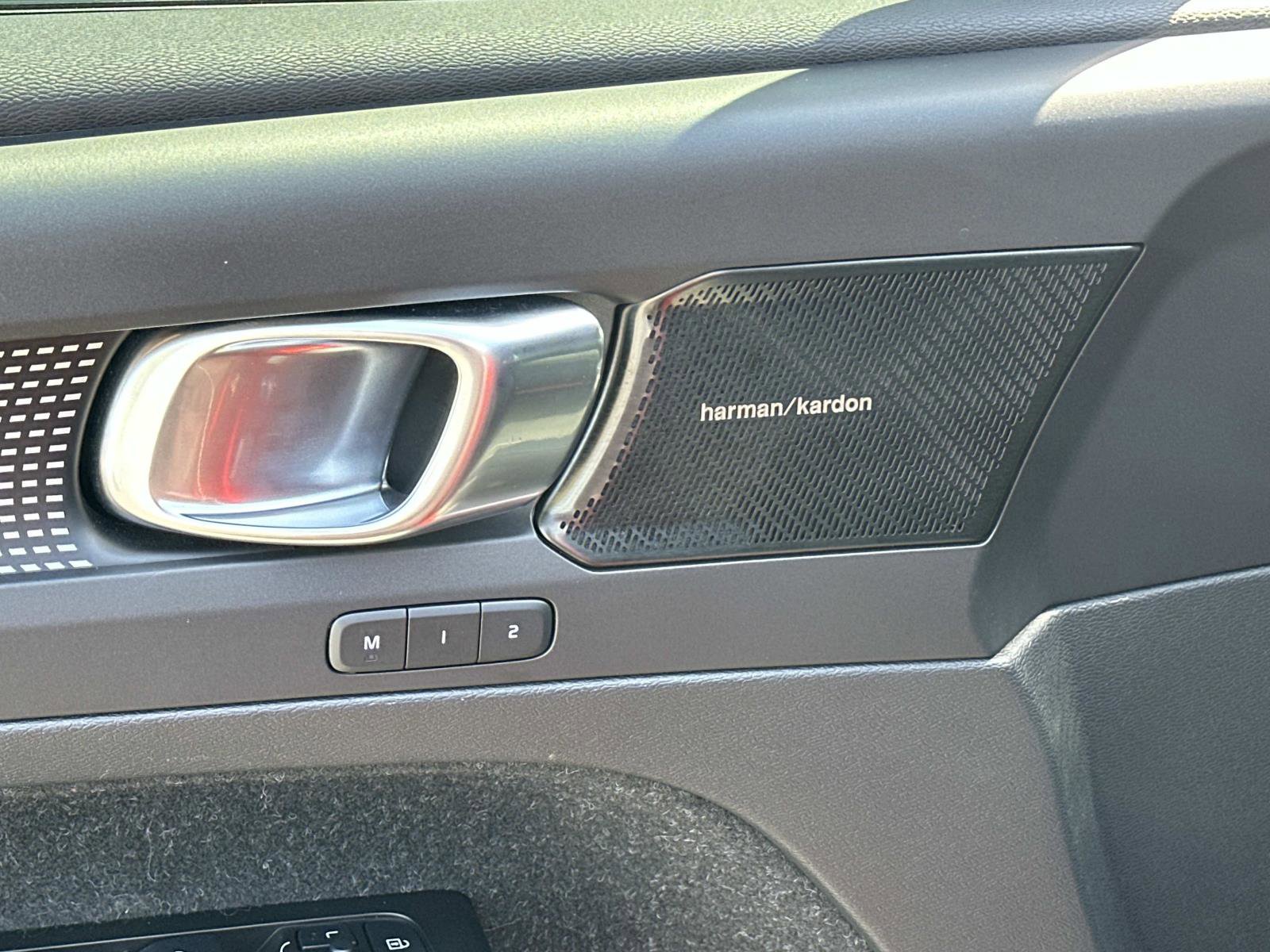 Certified 2021 Volvo XC40 P8 Recharge w/ Advanced Package image 16