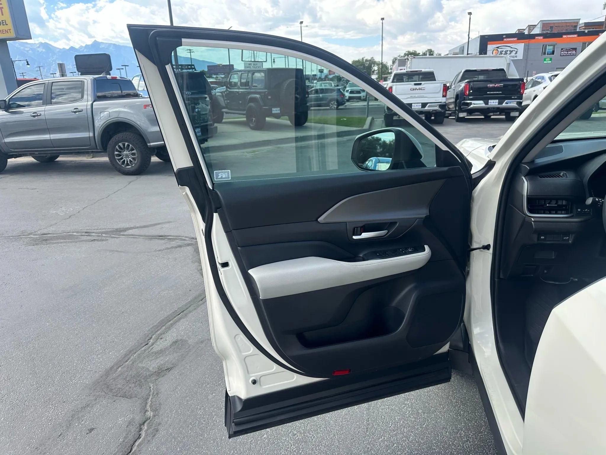 Used 2024 Toyota Grand Highlander AWD image 19