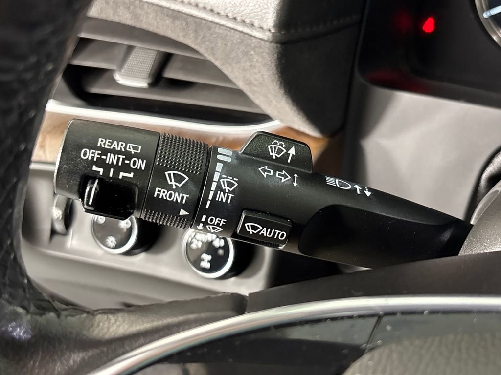 Used 2020 Cadillac Escalade Premium Luxury image 18