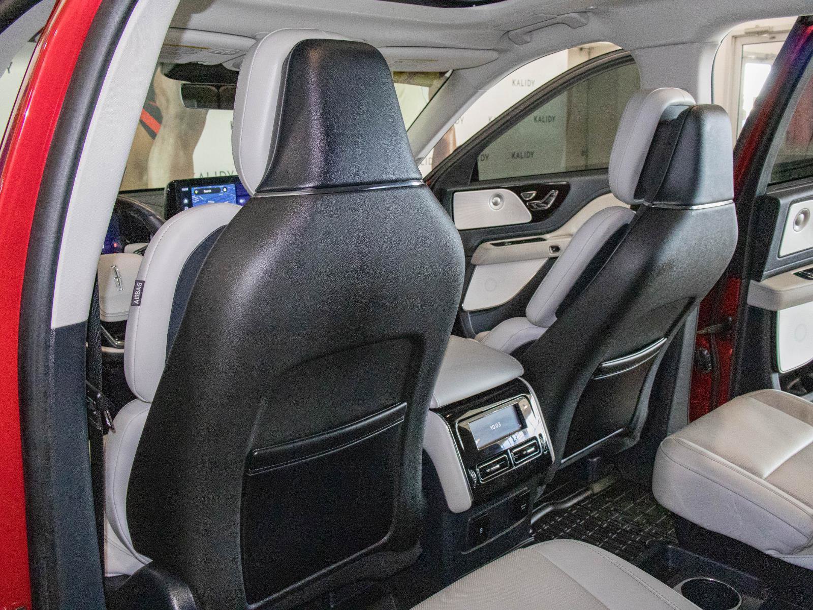 Used 2025 Lincoln Aviator Reserve w/ Equipment Group 201A image 10