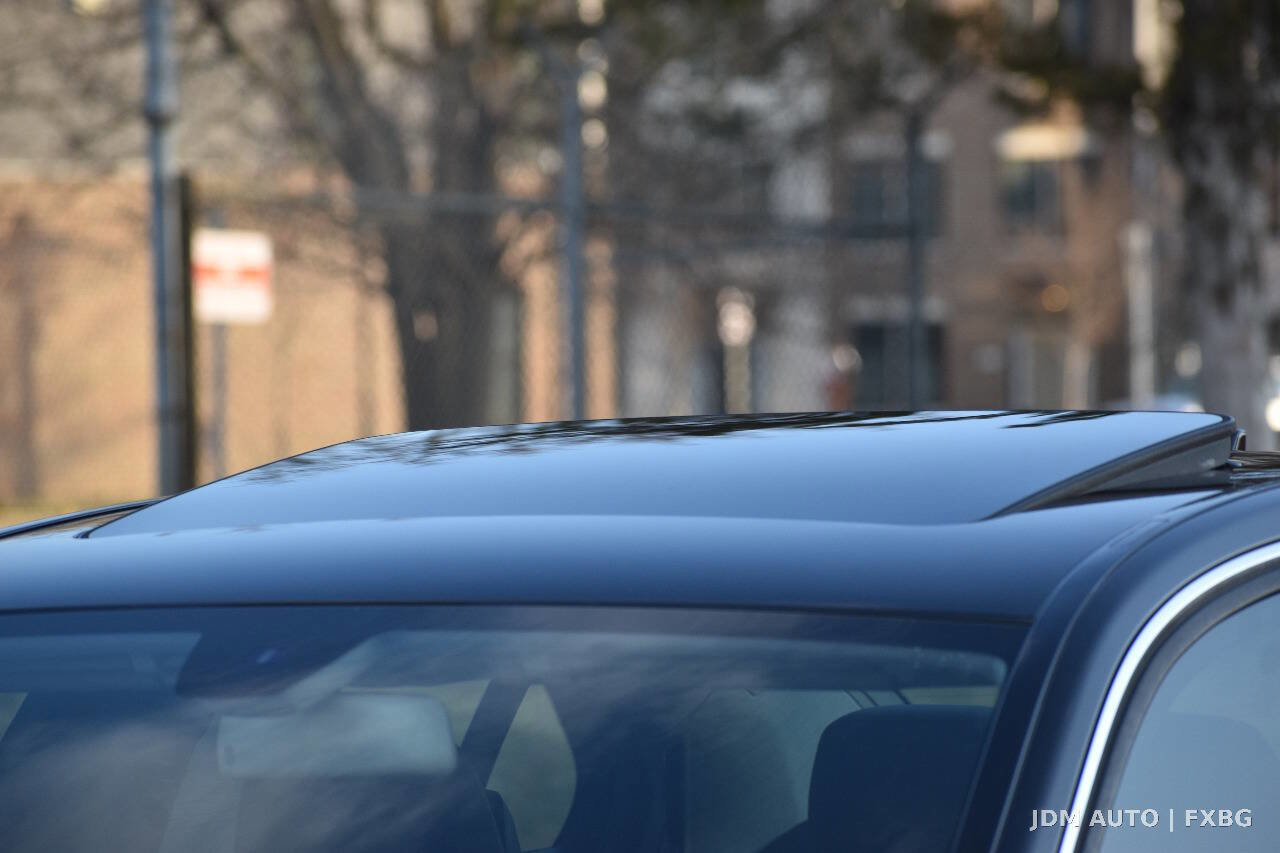 Used 2010 Mercedes-Benz E 350 Sedan image 40