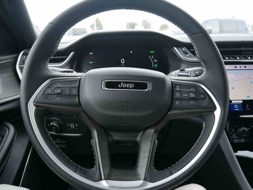 New 2025 Jeep Grand Cherokee Limited 4xe image 30