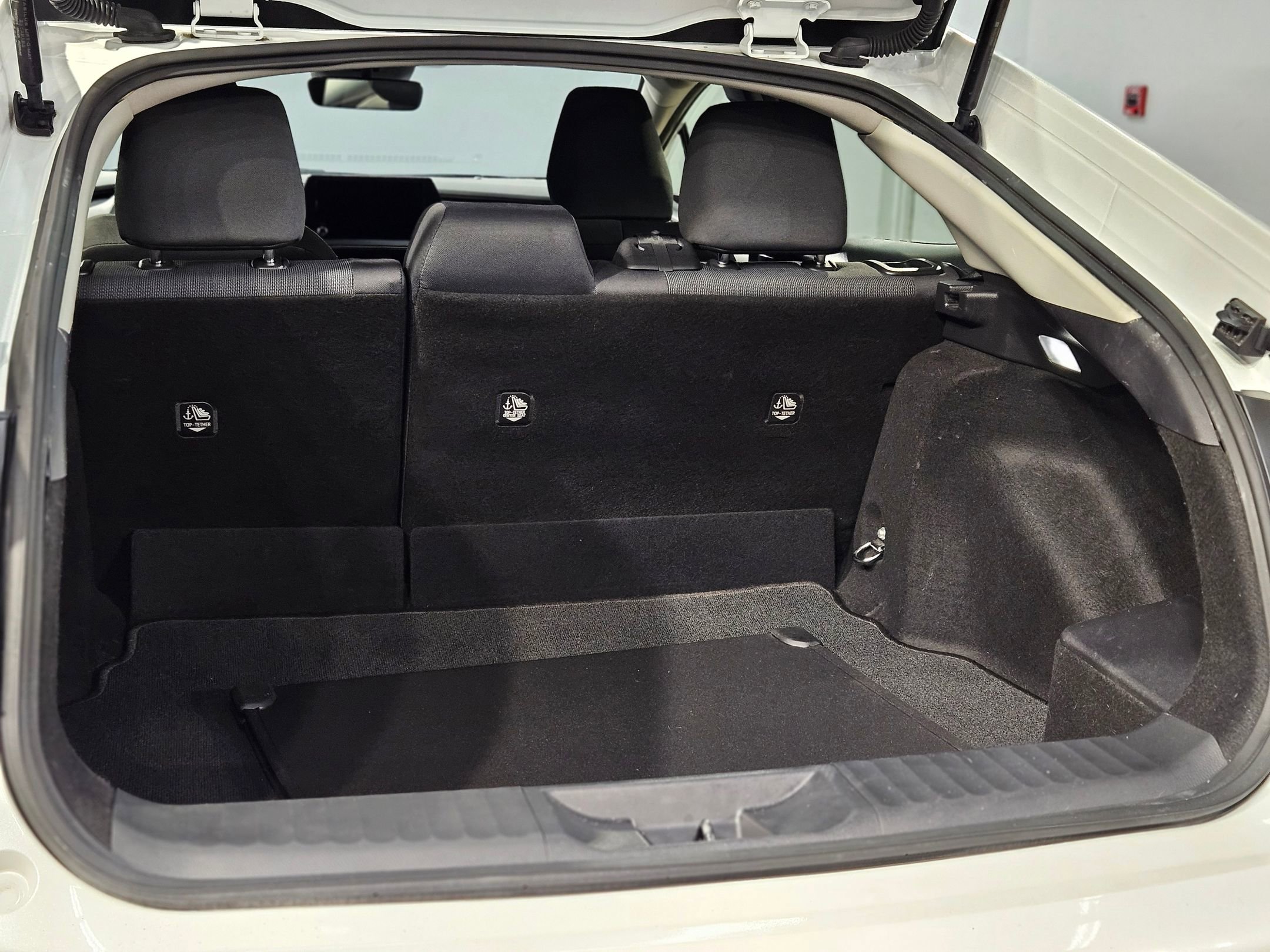 Used 2023 Toyota Prius LE image 18