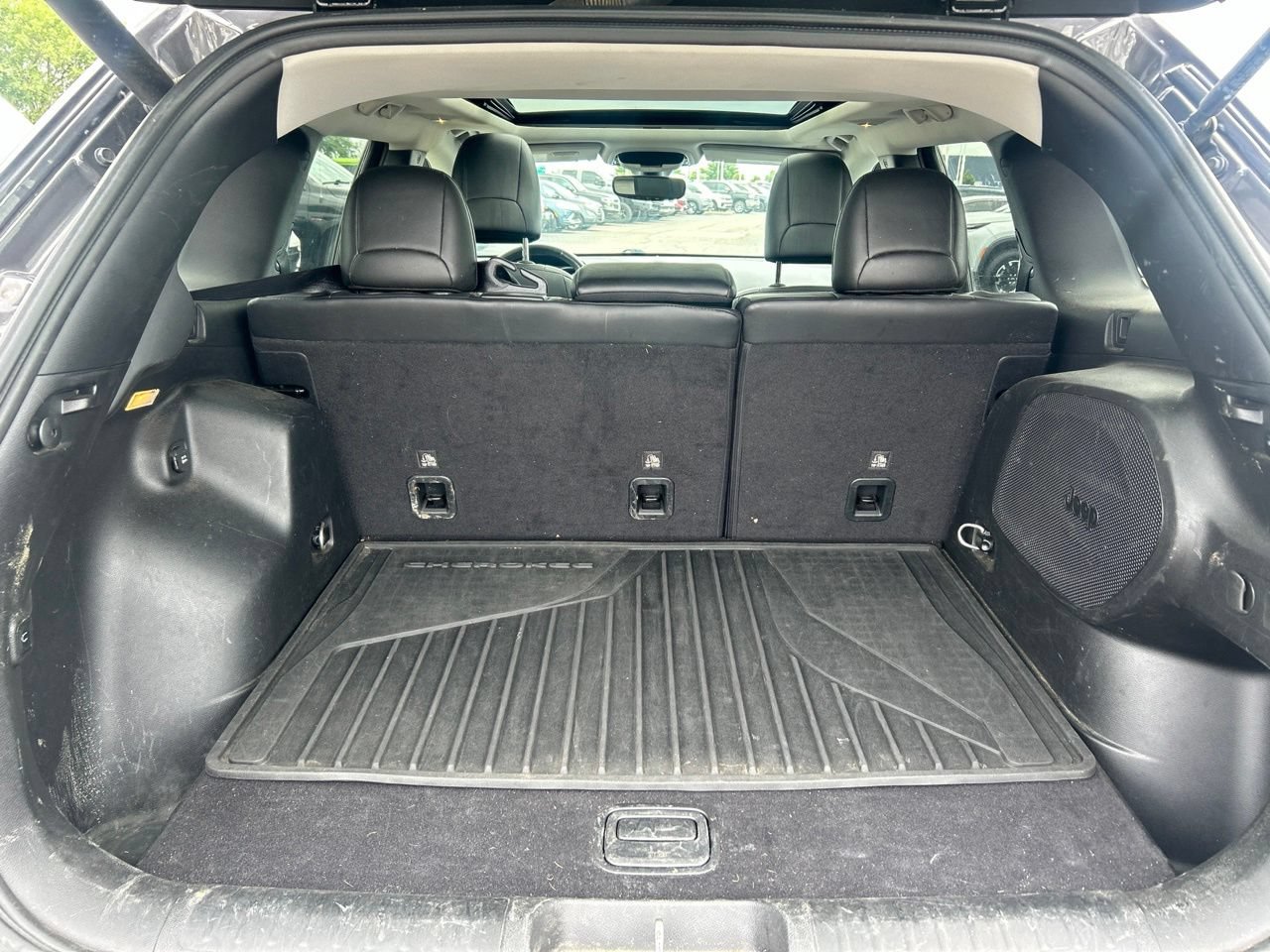 Used 2019 Jeep Cherokee Limited AWD/4WD image 13