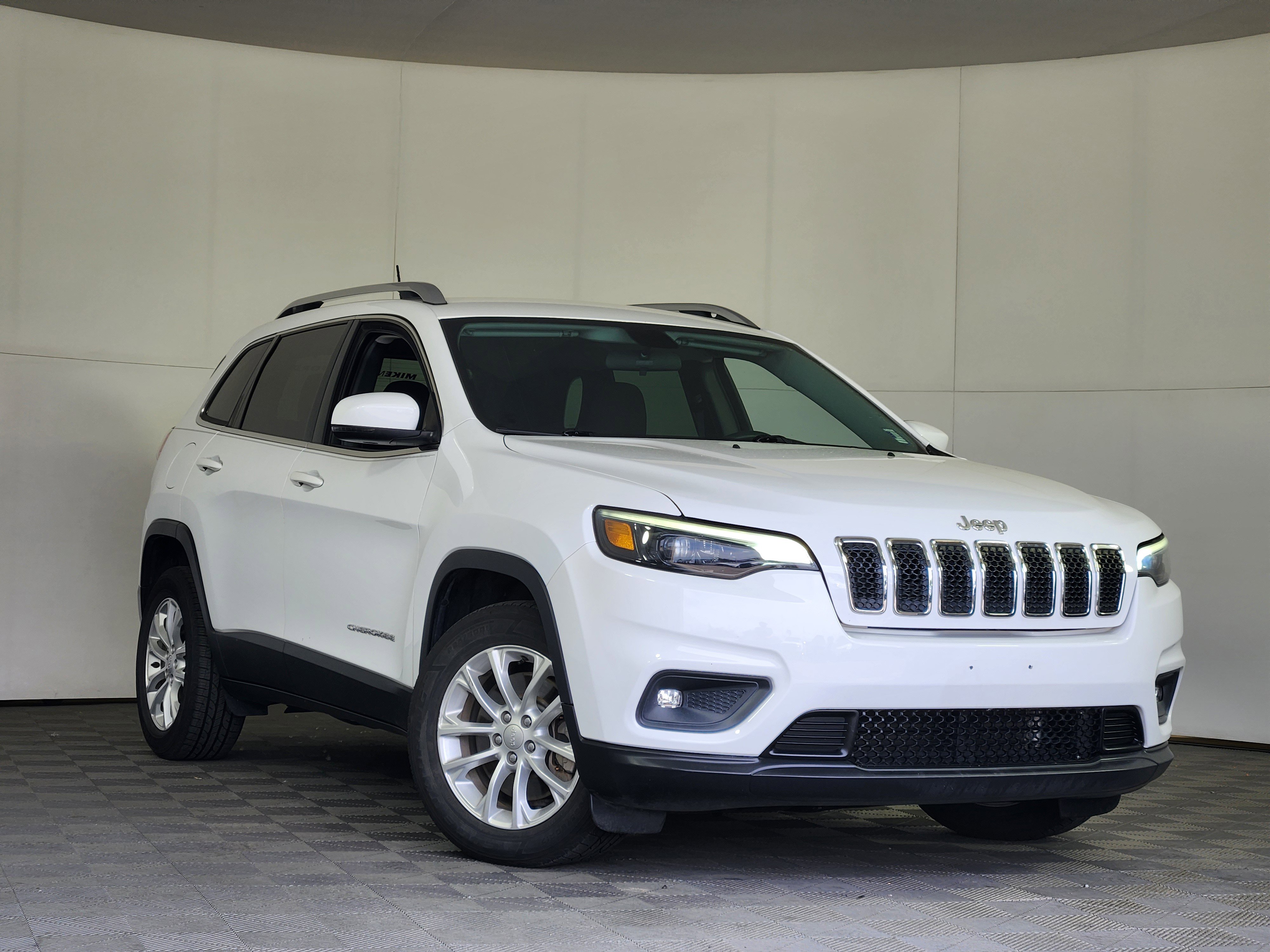 Used 2019 Jeep Cherokee Latitude w/ Popular Appearance Group FWD video 1