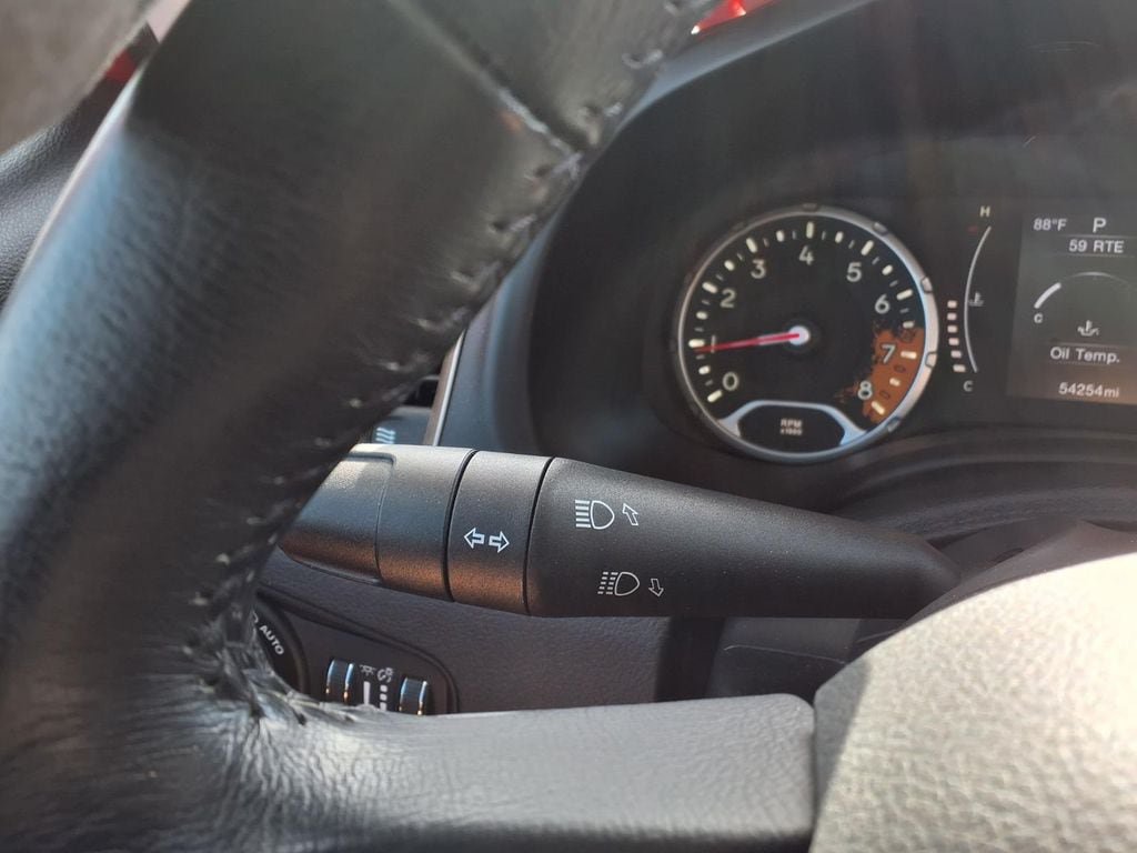Used 2015 Jeep Renegade Latitude FWD image 21