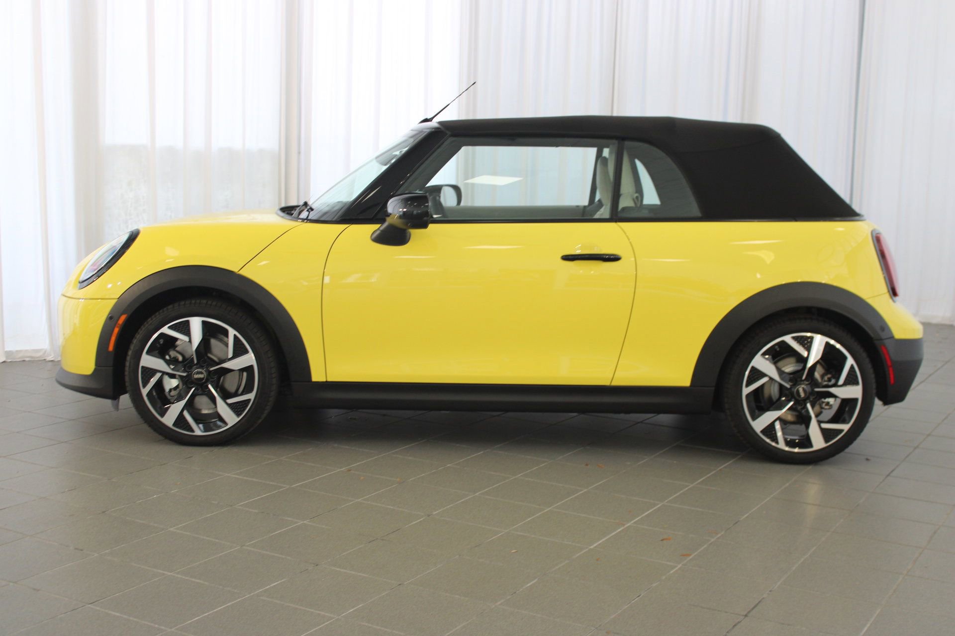 New 2026 MINI Cooper S image 2