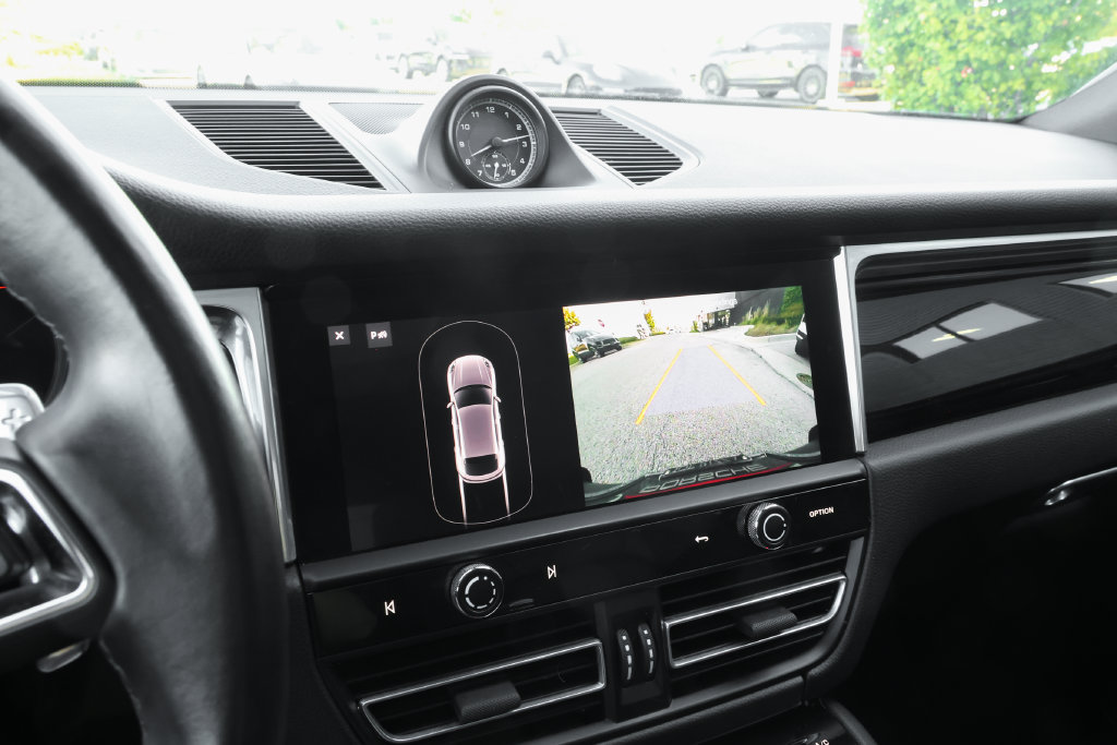 Certified 2023 Porsche Macan Turbo AWD/4WD image 45