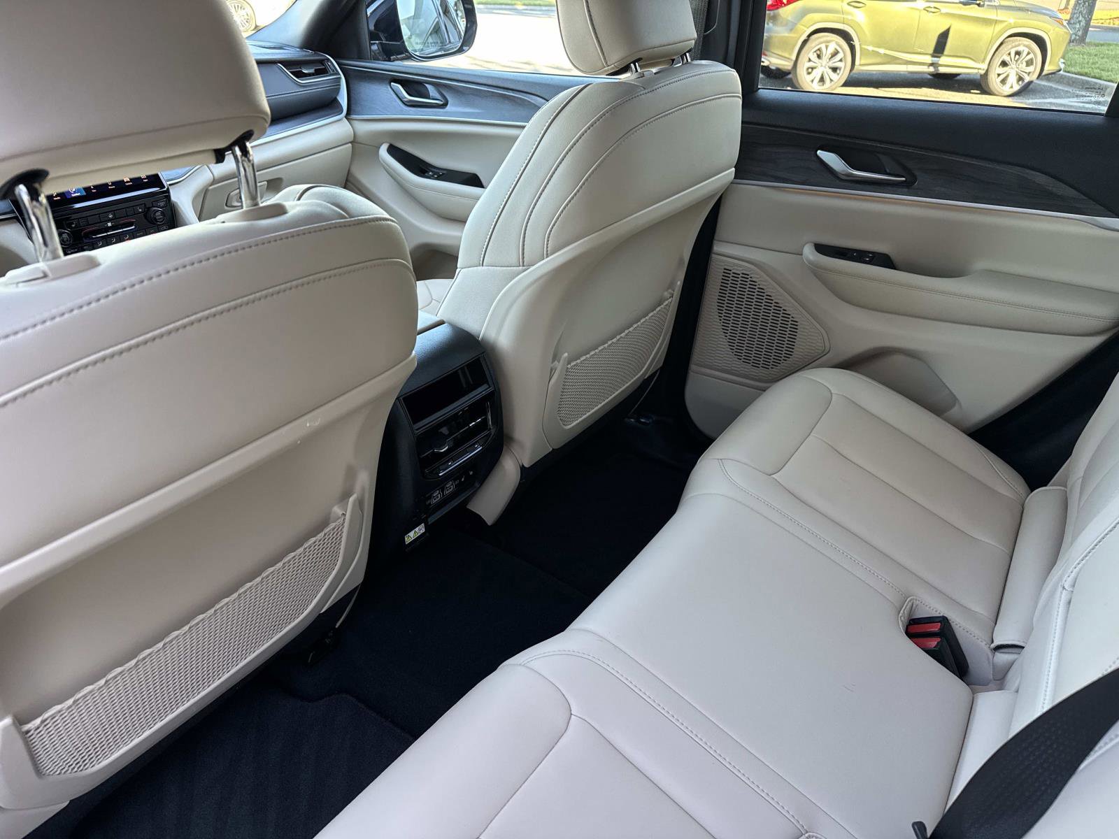 Used 2024 Jeep Grand Cherokee Limited w/ MOPAR Finishing Package image 13