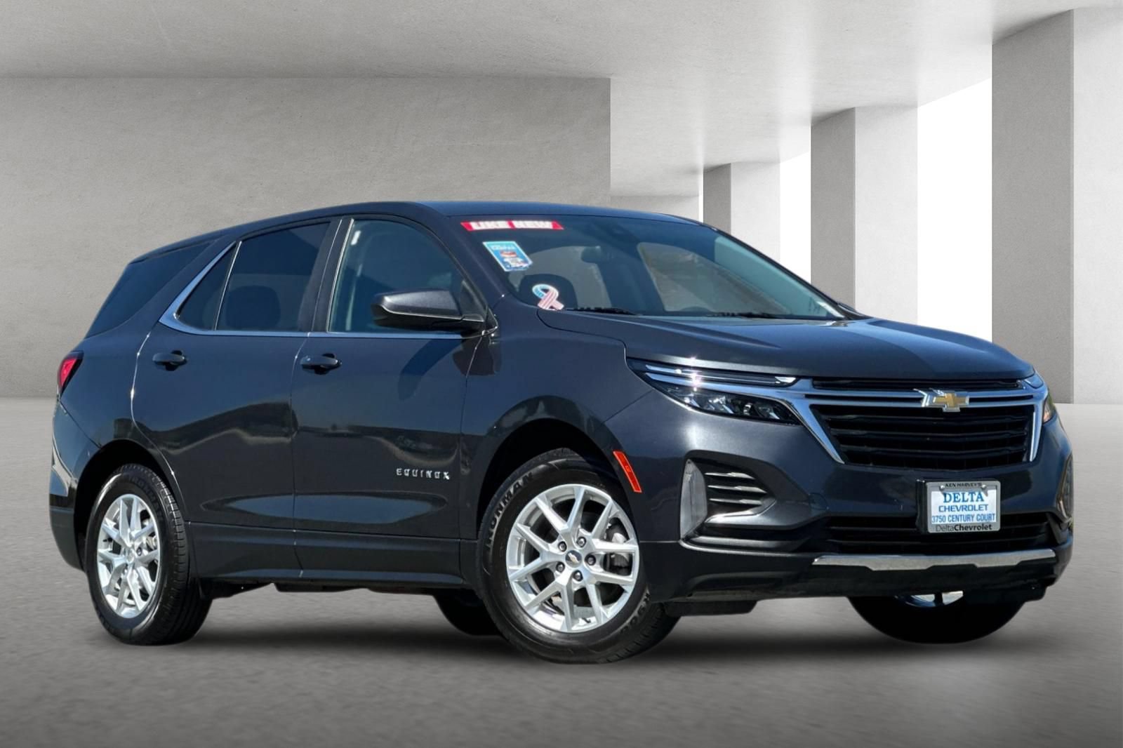 Used 2023 Chevrolet Equinox LT FWD image 1