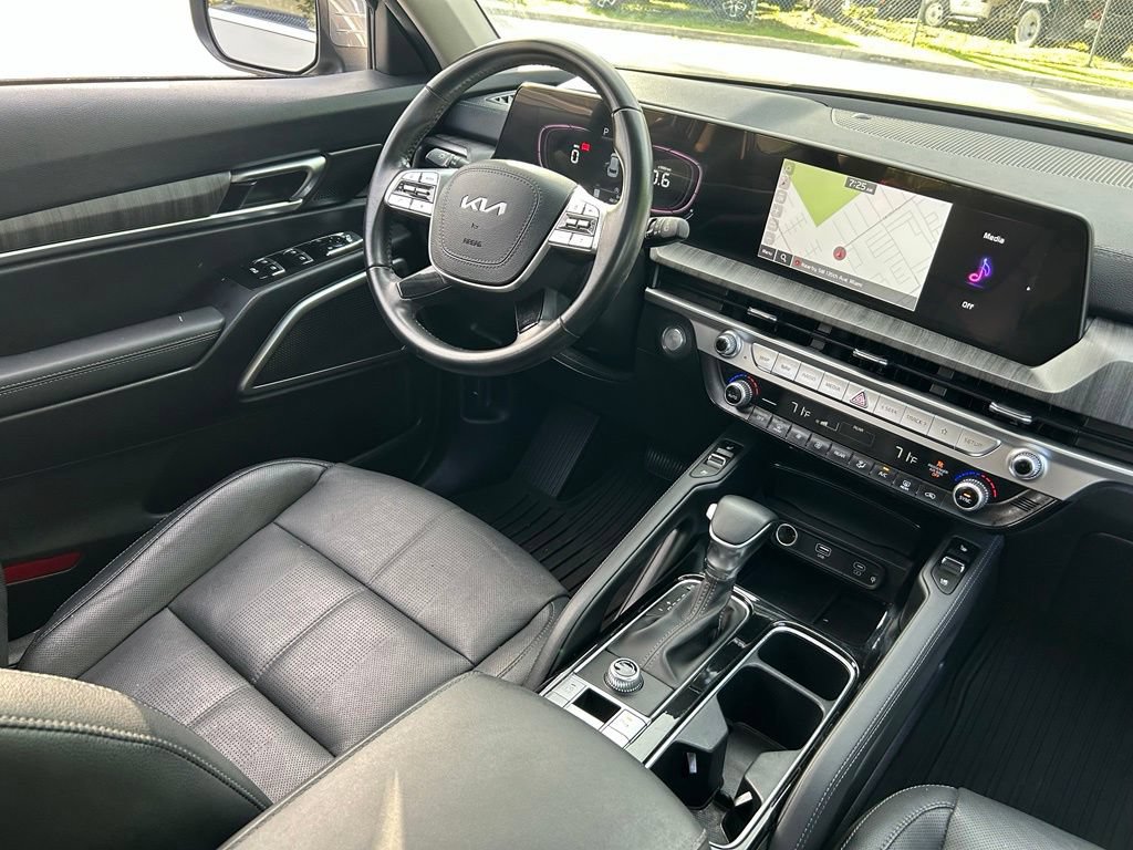Used 2023 Kia Telluride EX w/ EX Captain's Chair Package FWD image 10