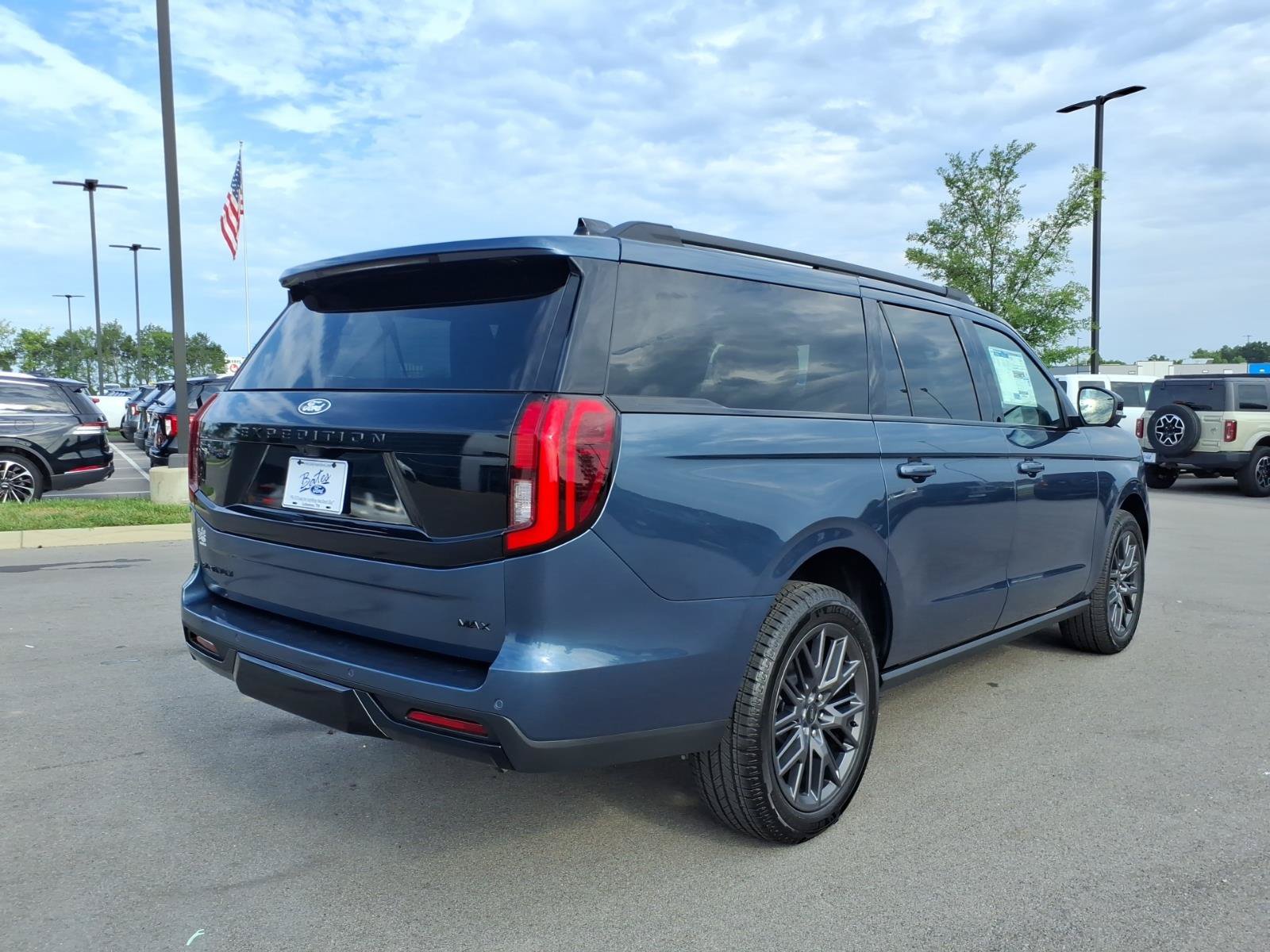 New 2027 Ford Expedition Max Platinum w/ Stealth Appearance Package AWD/4WD image 3