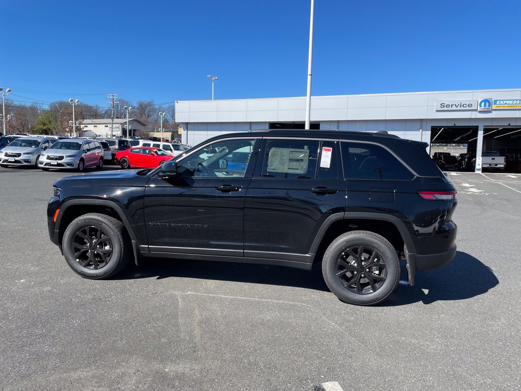 New 2026 Jeep Grand Cherokee Altitude AWD/4WD image 4