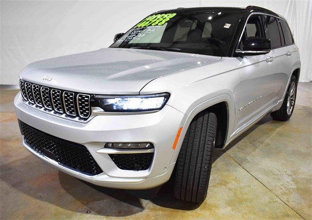 Used 2025 Jeep Grand Cherokee Summit image 5