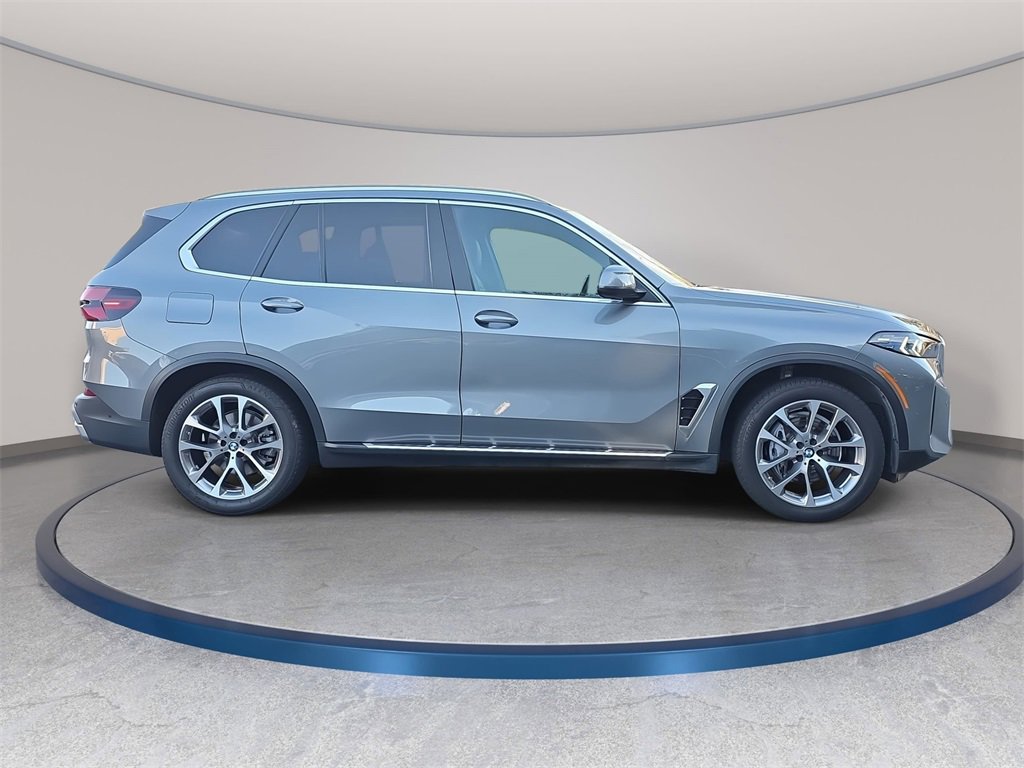 Used 2025 BMW X5 xDrive40i w/ Climate Comfort Package image 5