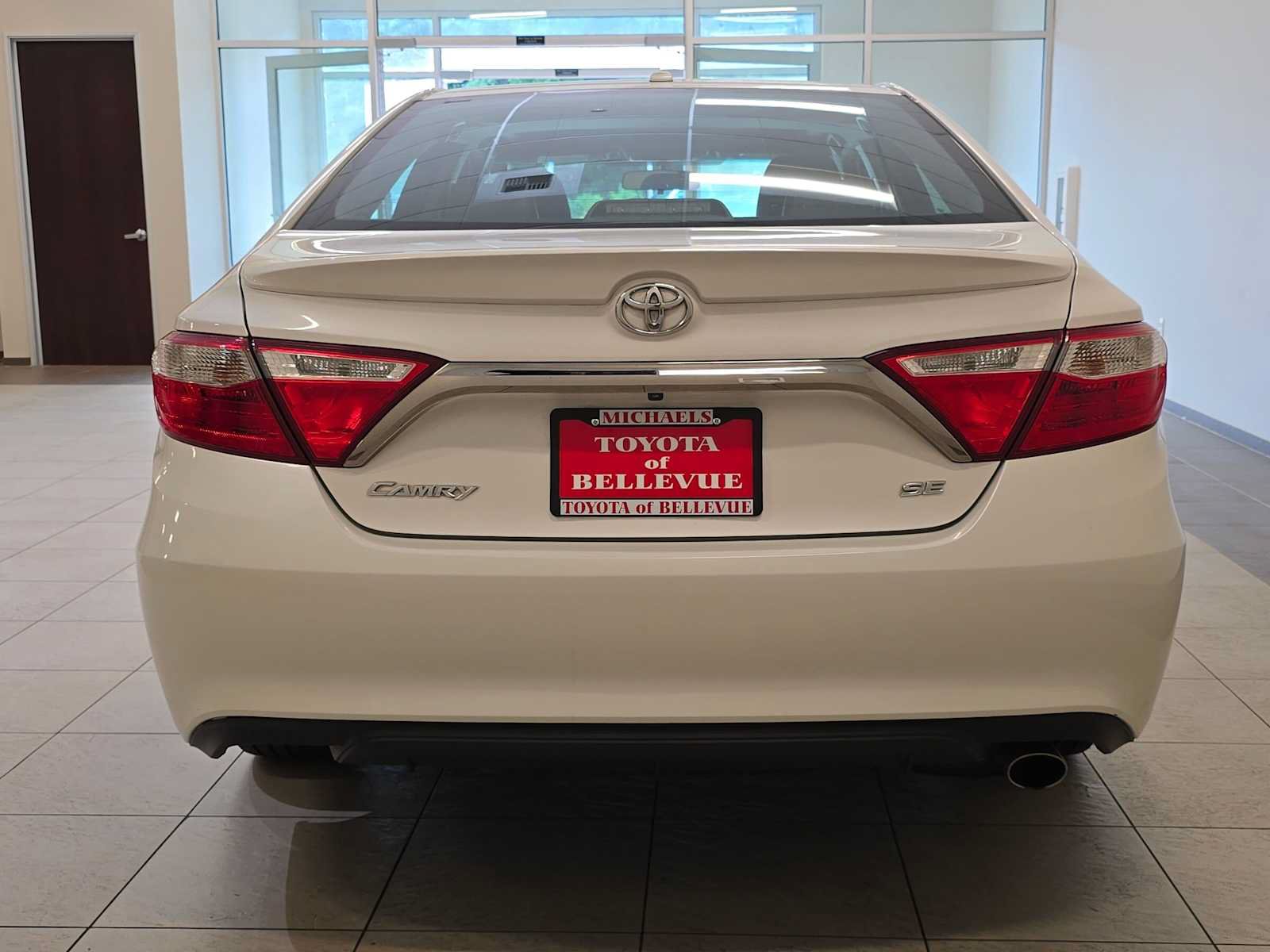 Used 2016 Toyota Camry SE w/ Moonroof Package FWD image 5