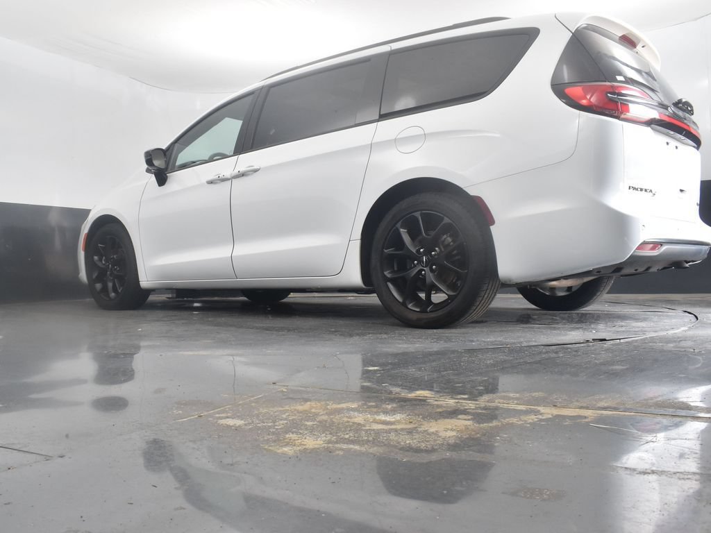 Used 2025 Chrysler Pacifica Limited FWD image 53