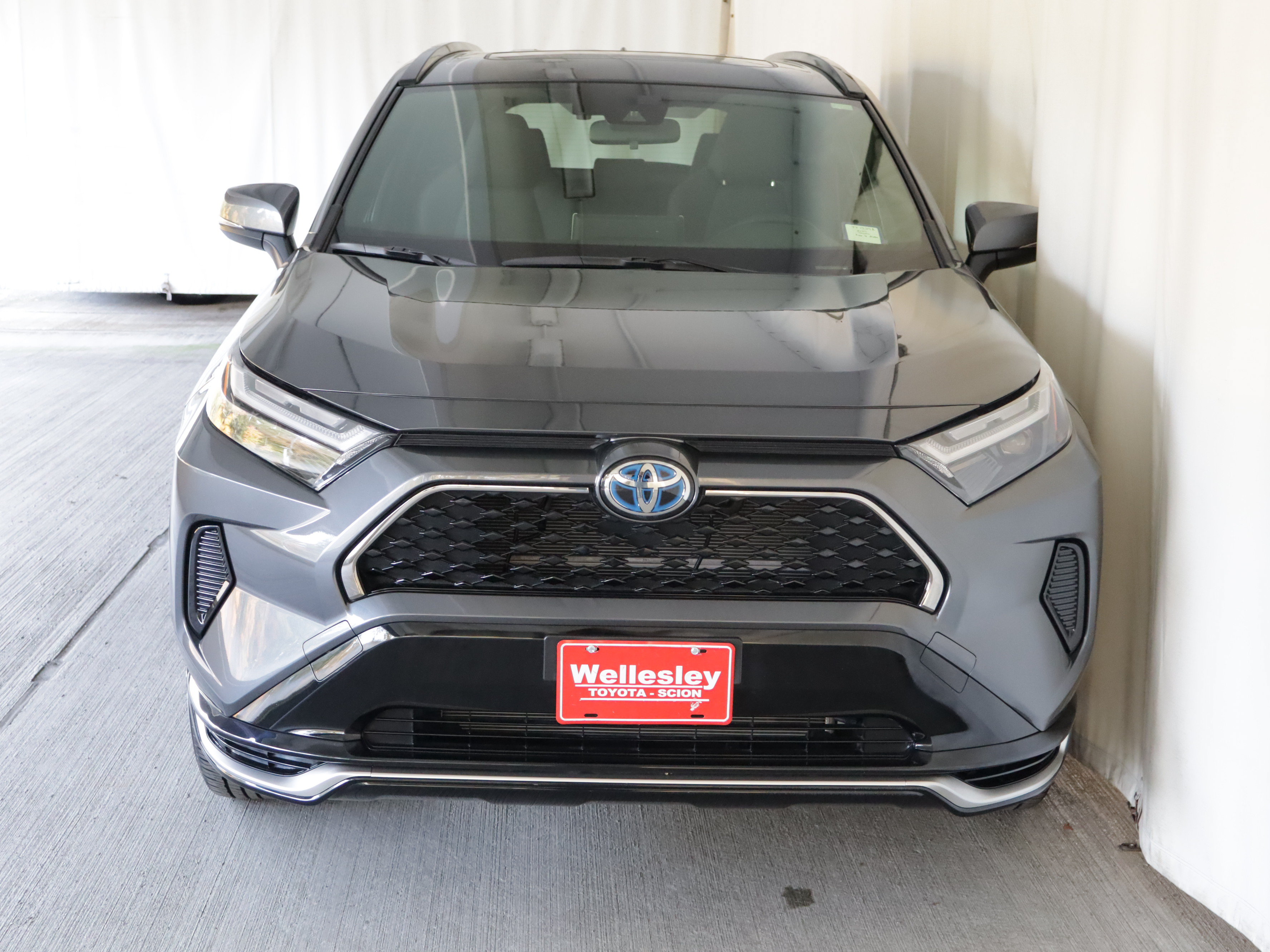 Used 2024 Toyota RAV4 SE w/ Weather & Moonroof Package AWD/4WD image 4