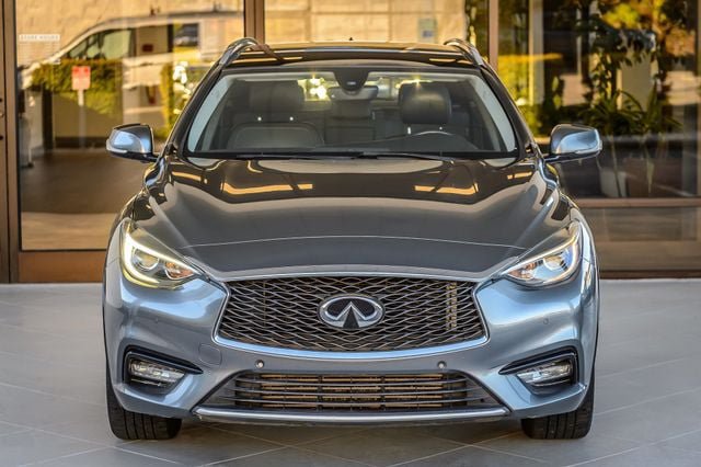 Used 2017 INFINITI QX30 Premium w/ Navigation Package FWD image 5