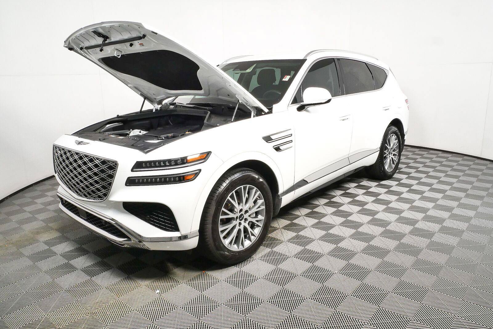 Used 2025 Genesis GV80 2.5T AWD/4WD image 32