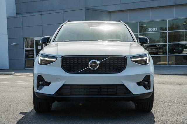 New 2026 Volvo XC40 B5 Plus w/ Climate Package image 2