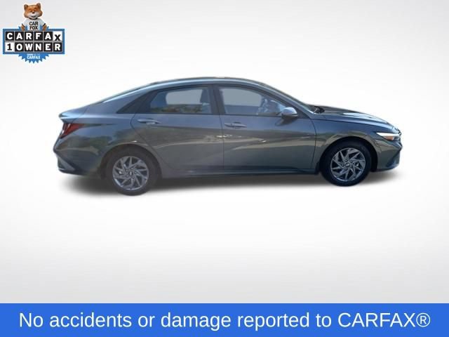 Used 2025 Hyundai Elantra Hybrid FWD image 2