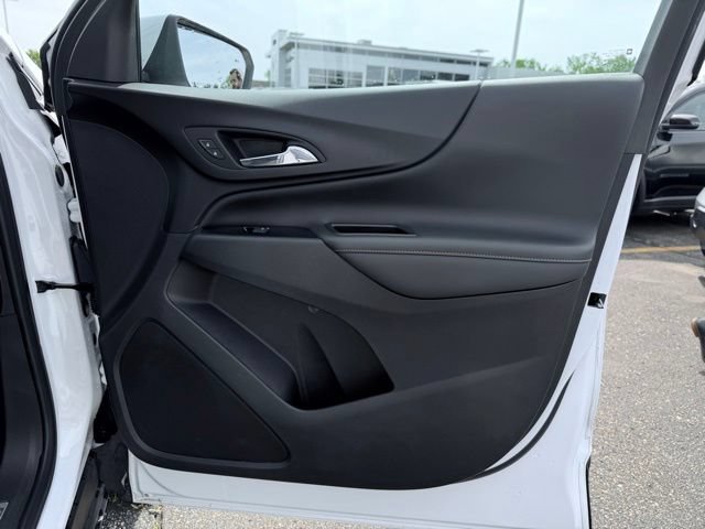 Used 2023 Chevrolet Equinox Premier AWD/4WD image 16