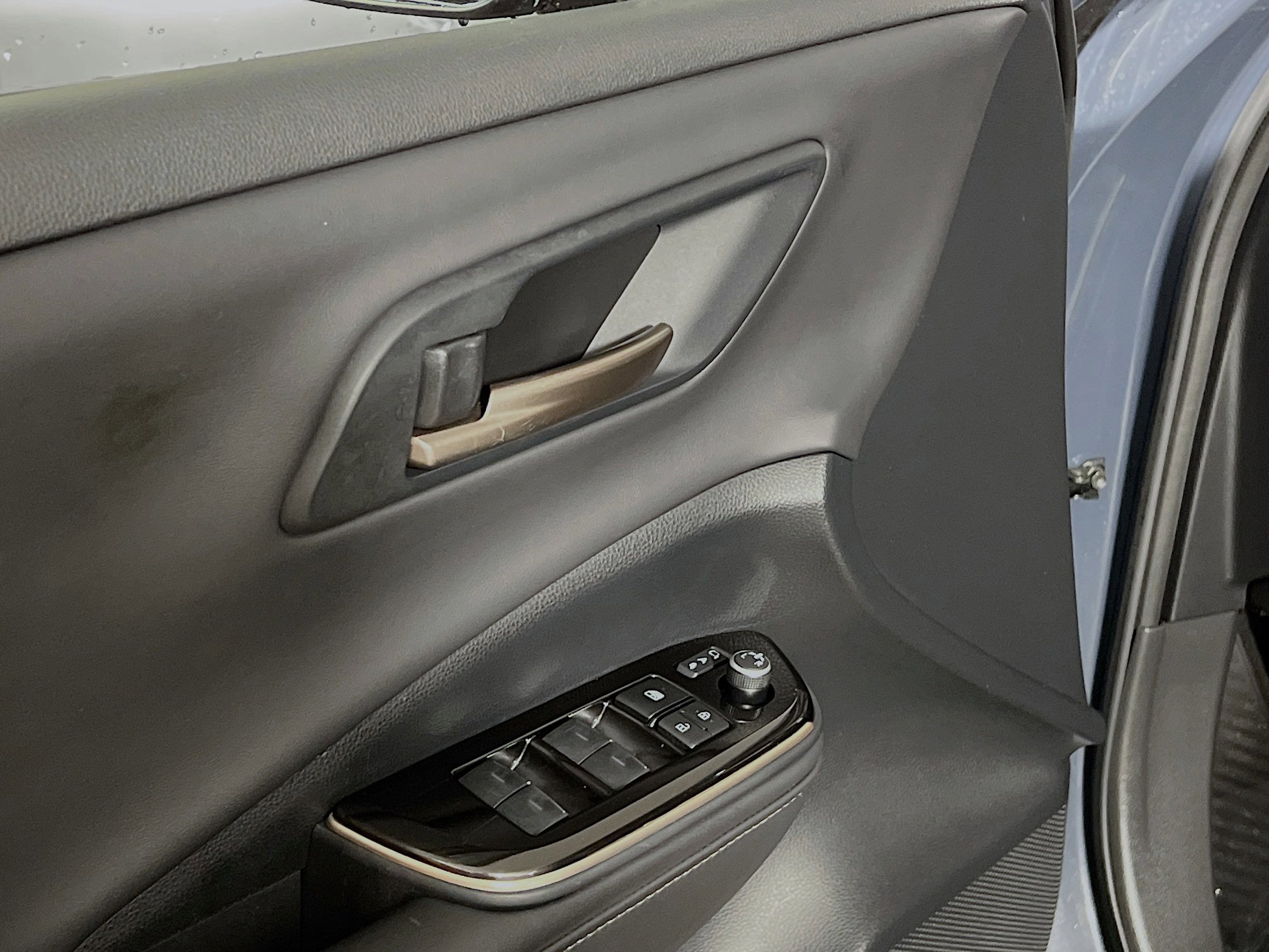 Used 2025 Toyota Crown XLE image 17