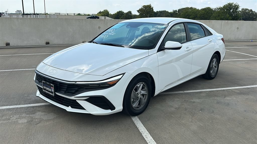 Used 2026 Hyundai Elantra SE FWD image 8