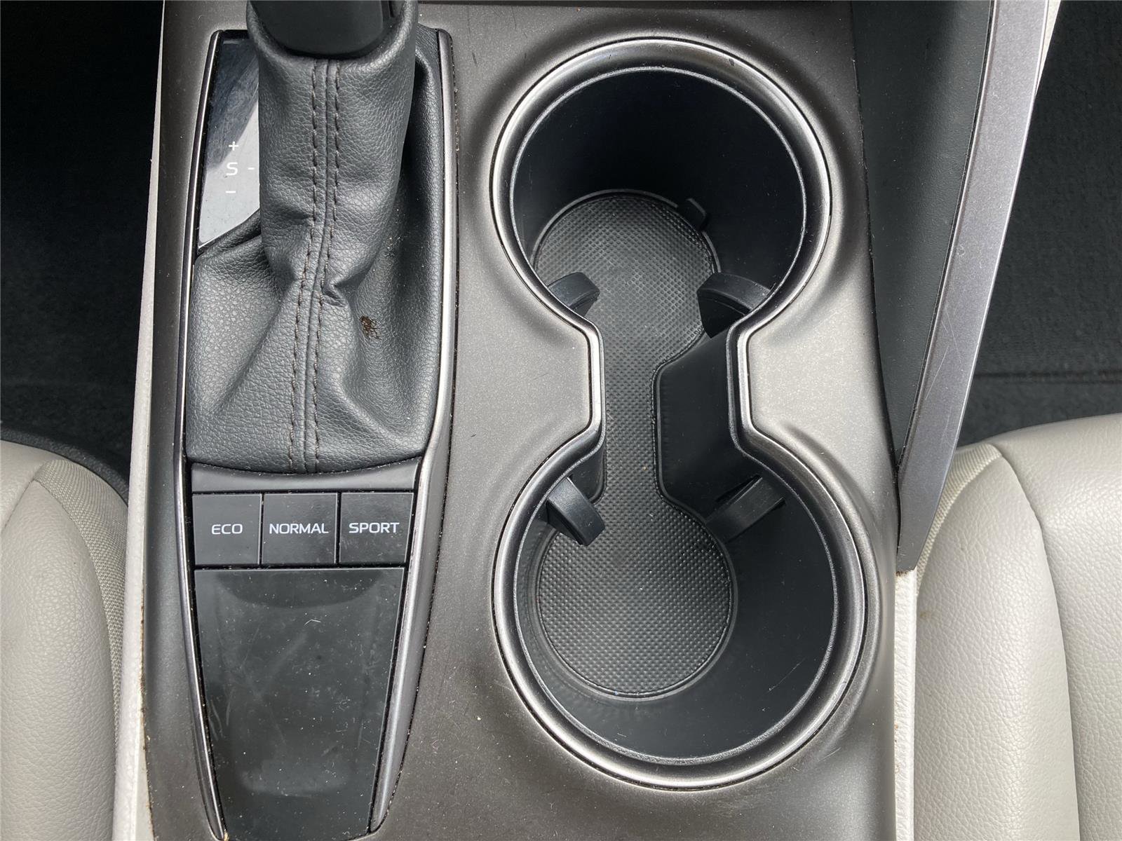 Used 2024 Toyota Camry SE image 17