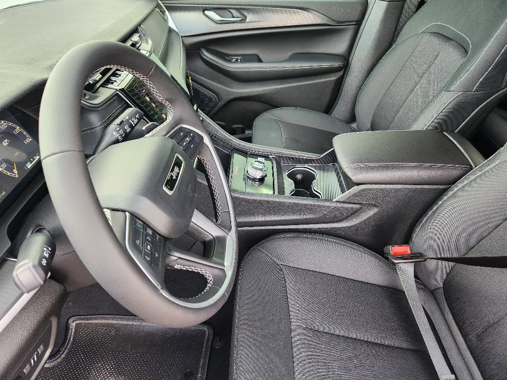 New 2025 Jeep Grand Cherokee L Laredo image 9
