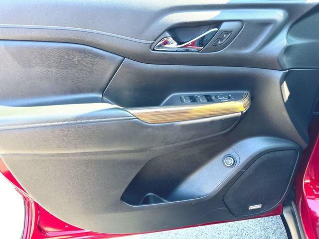 Used 2022 GMC Acadia SLE w/ Driver Convenience Package FWD image 23