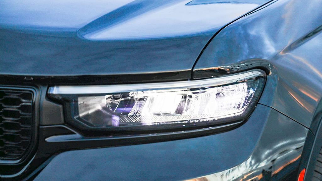 New 2025 Jeep Grand Cherokee Altitude image 5